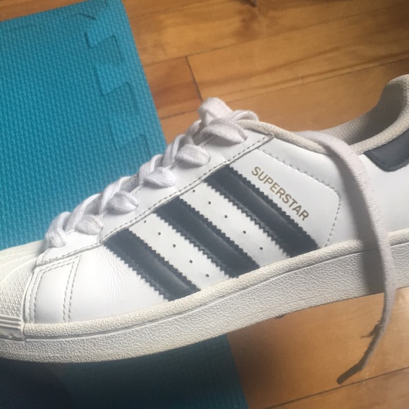EXTREMELY GOOD CONDITION ADIDAS SUPERSTARS - Picture 3 of 4